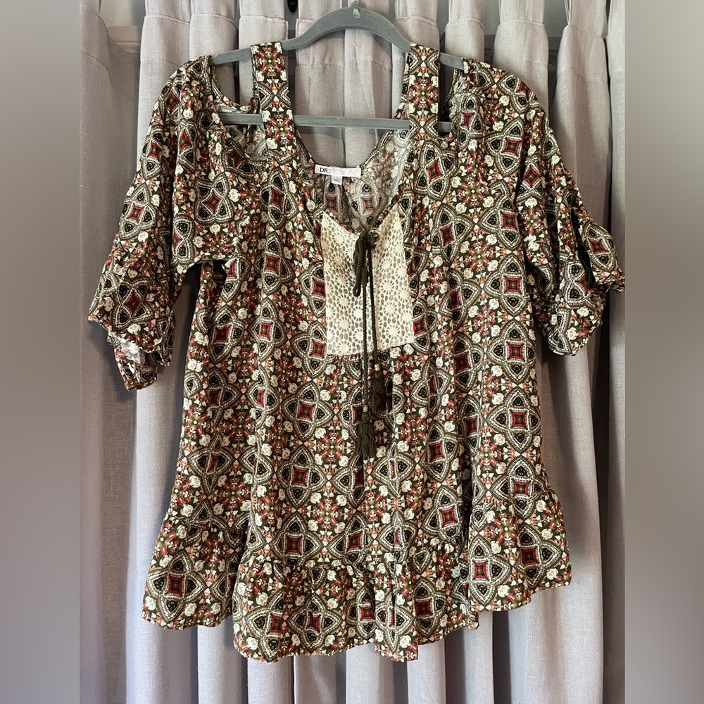 DR2 bare shoulder print peasant blouse
